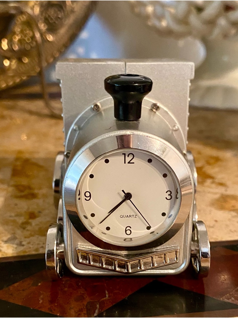 Silver Vintage-Style Quartz Clock desktop business card holder